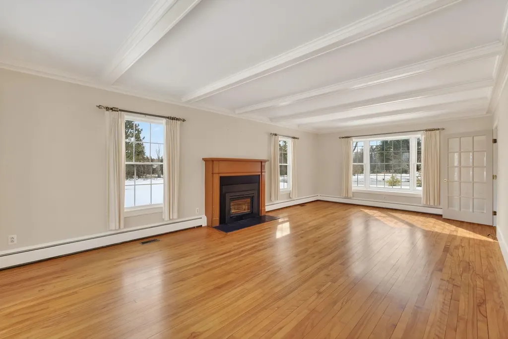 525 W Auburn Road Auburn ME 04210