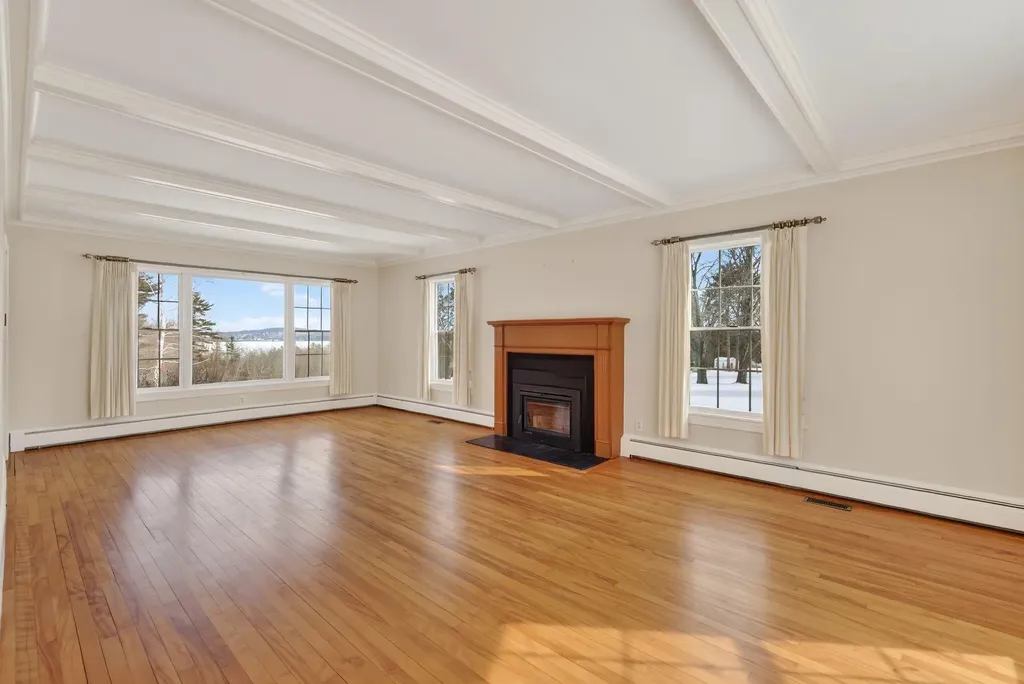 525 W Auburn Road Auburn ME 04210
