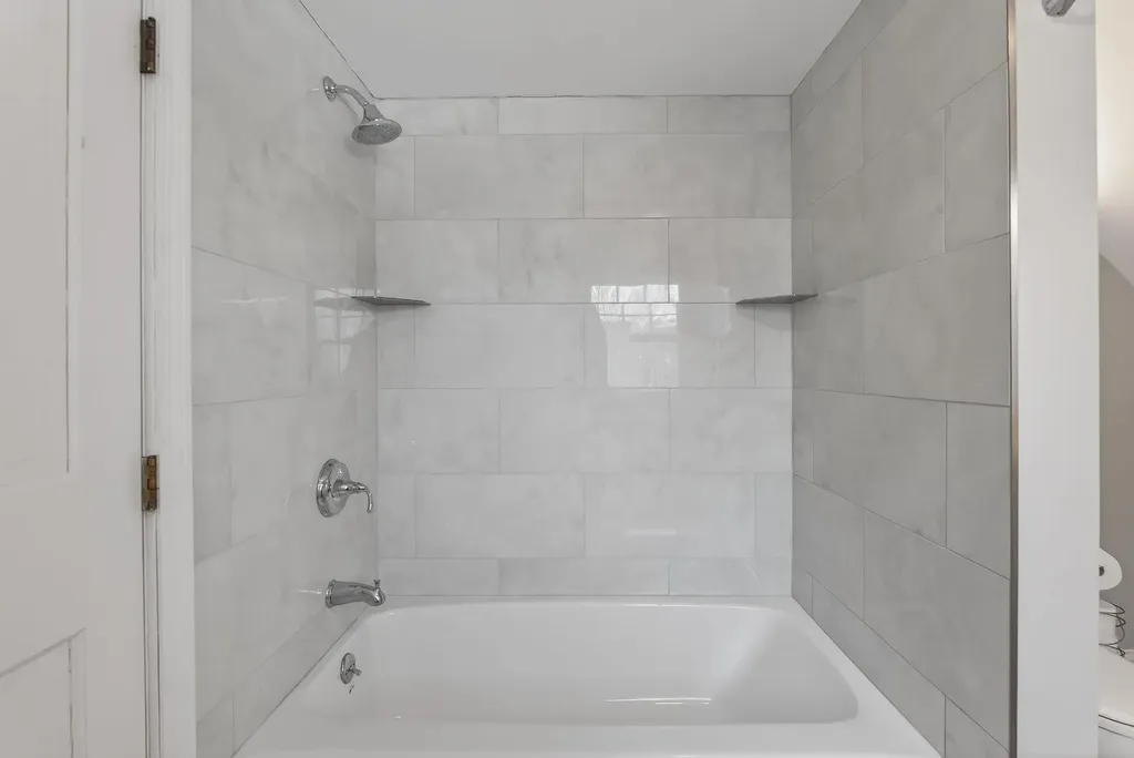 525 W Auburn Road Auburn ME 04210