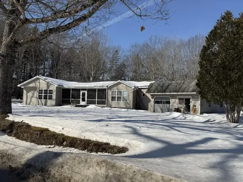 189 Phinney Farm Road Lincoln ME 04457