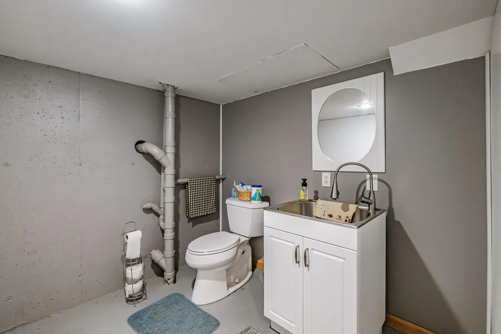 32 Leander Harmon Road Harrison ME 04040