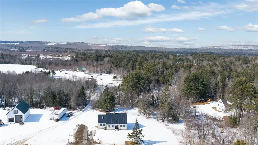 59 Vanner Road Washington ME 04574