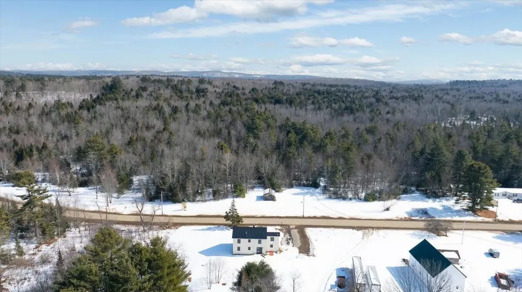 59 Vanner Road Washington ME 04574