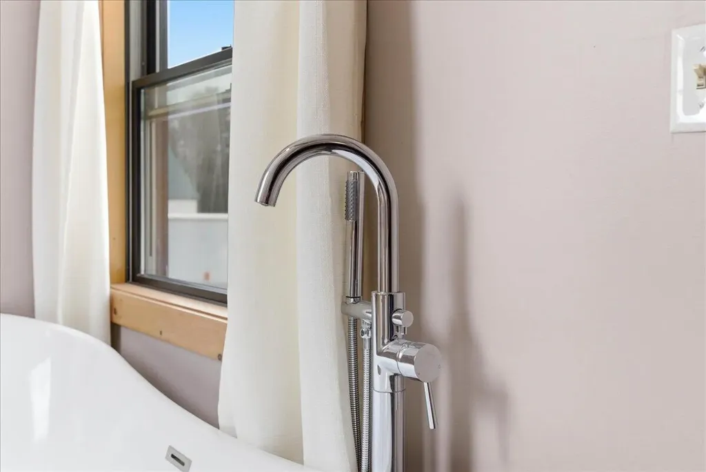 59 Vanner Road Washington ME 04574