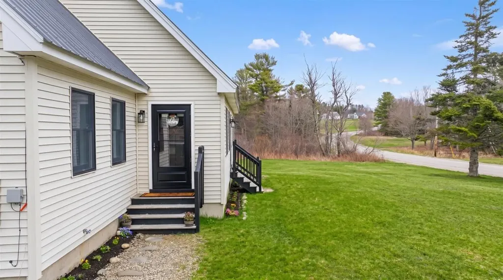 59 Vanner Road Washington ME 04574