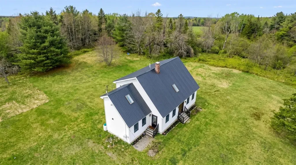 59 Vanner Road Washington ME 04574
