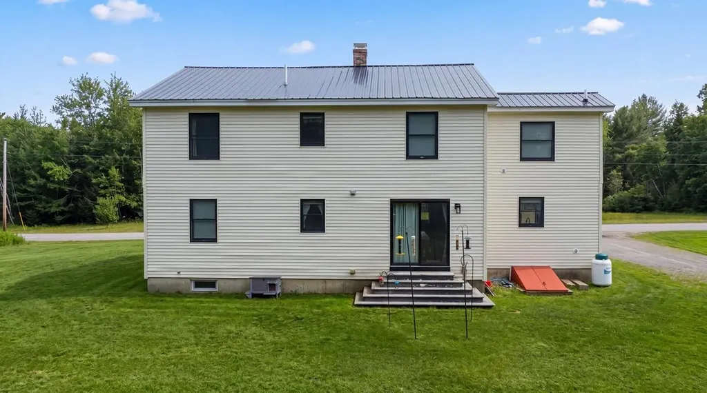 59 Vanner Road Washington ME 04574