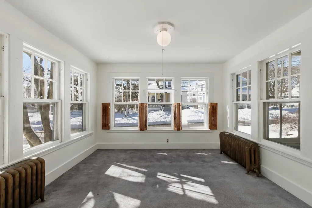 124 Ocean Avenue Portland ME 04103