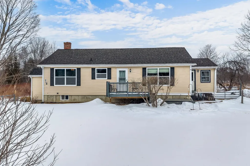 313 East Road Bradford ME 04410