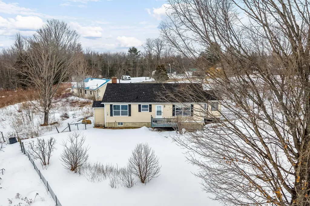 313 East Road Bradford ME 04410