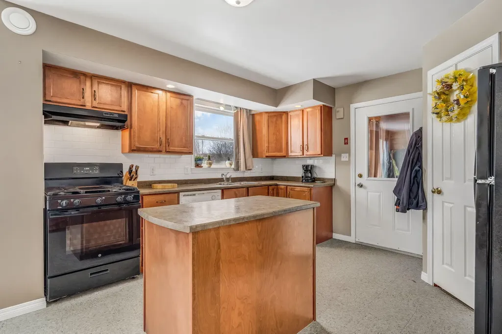 313 East Road Bradford ME 04410