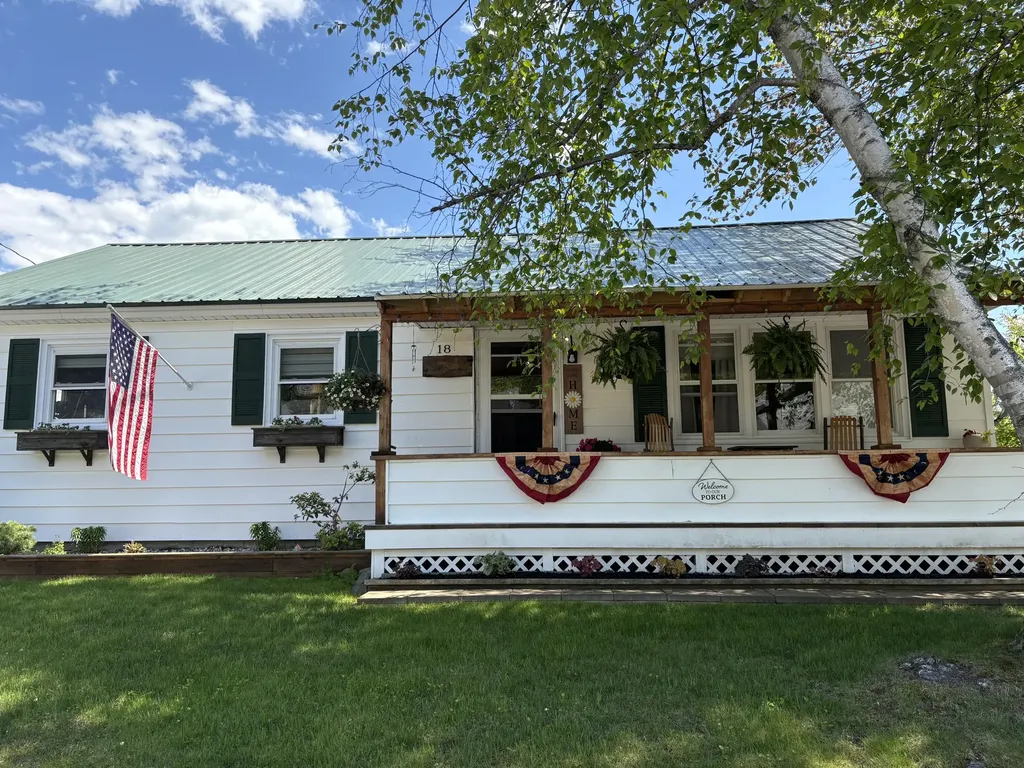 18 Winter Street Millinocket ME 04462