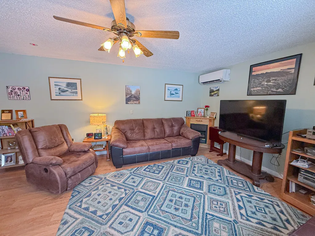 2094 Glenwood Avenue Hermon ME 04401