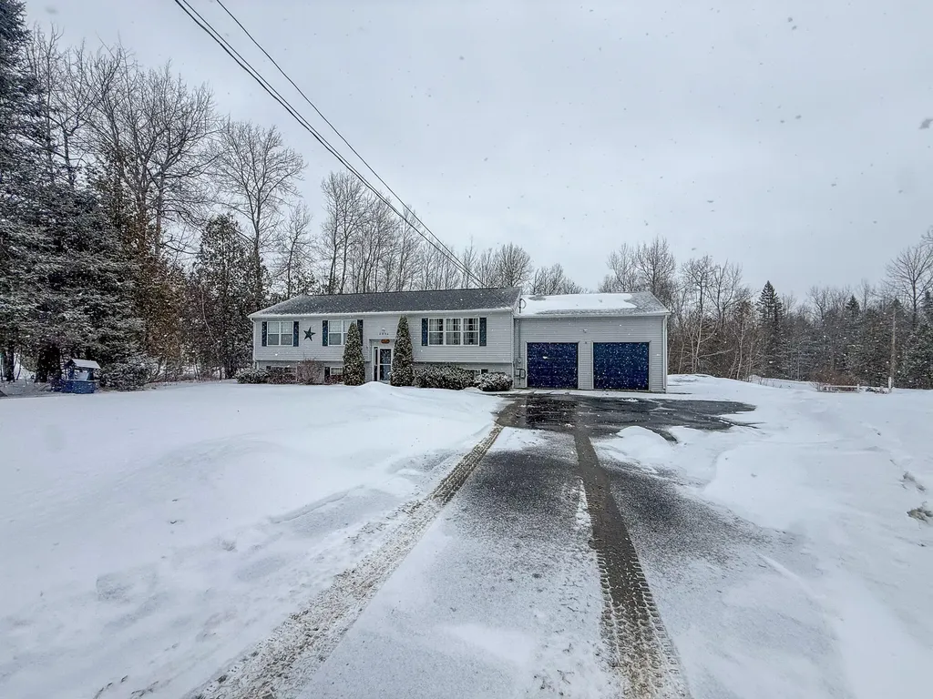 2094 Glenwood Avenue Hermon ME 04401