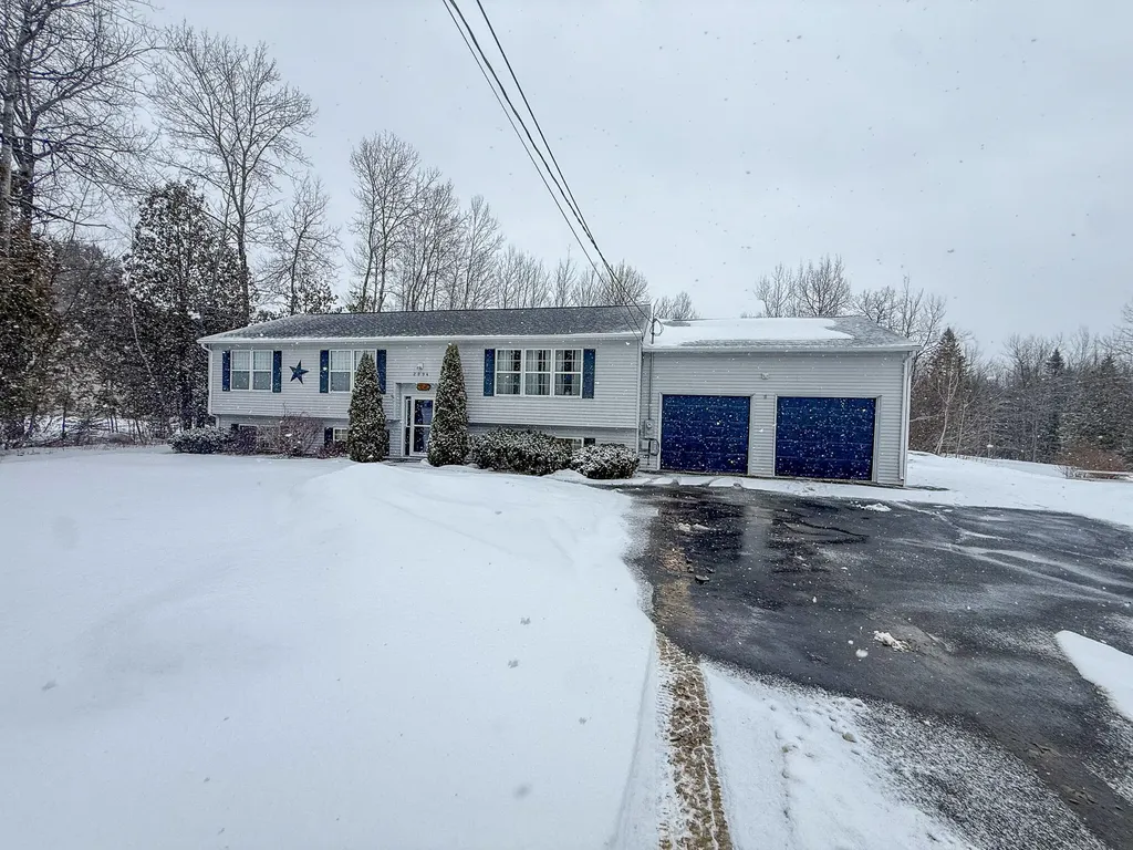 2094 Glenwood Avenue Hermon ME 04401
