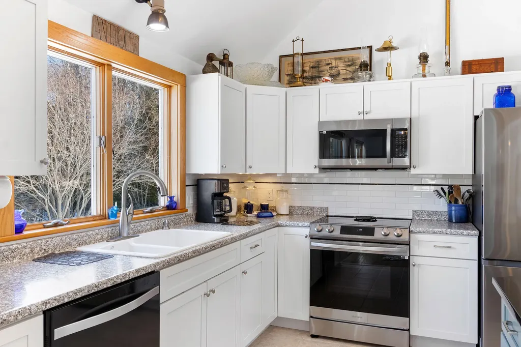 156 Scraggle Point Road Saint George ME 04860