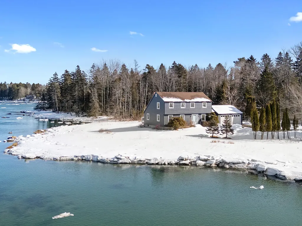 156 Scraggle Point Road Saint George ME 04860