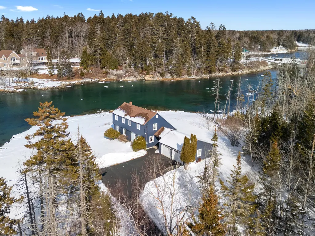156 Scraggle Point Road Saint George ME 04860