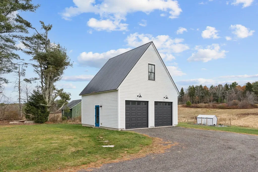 10 Round Hill Lane Brunswick ME 04011