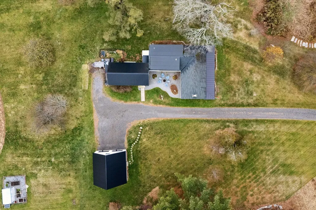 10 Round Hill Lane Brunswick ME 04011