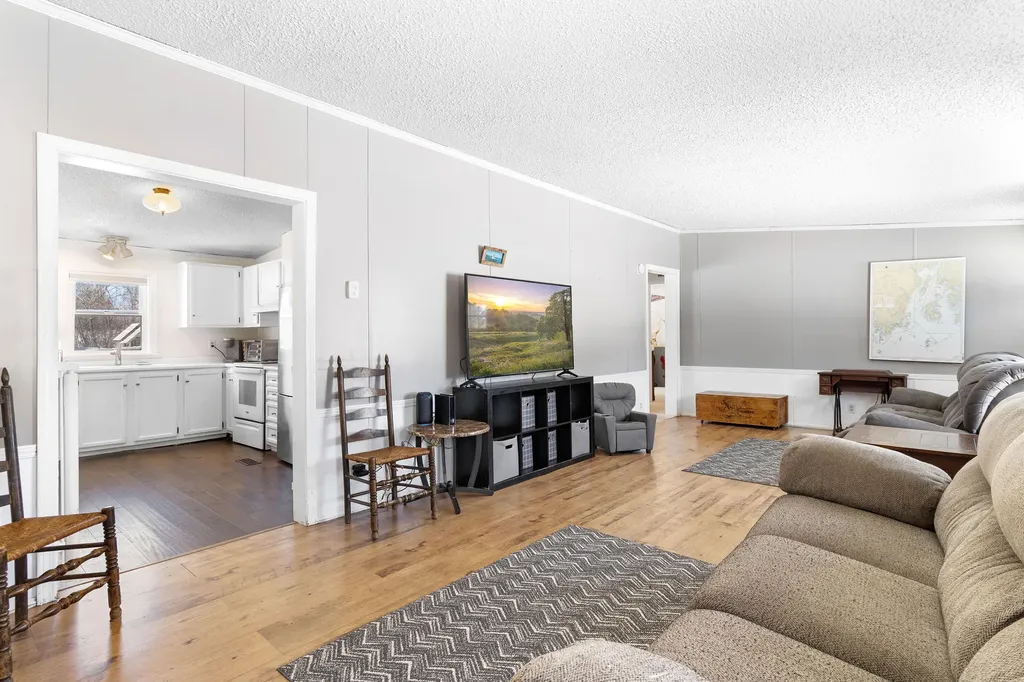 24 Lake View Terrace Rockland ME 04841