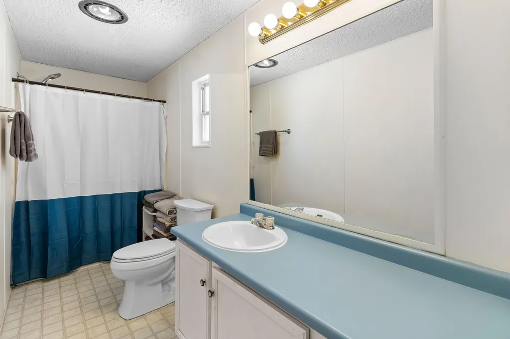 24 Lake View Terrace Rockland ME 04841