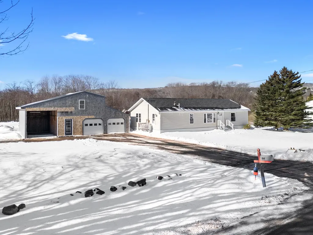 24 Lake View Terrace Rockland ME 04841
