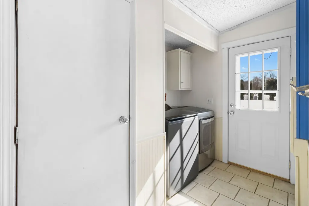 24 Lake View Terrace Rockland ME 04841