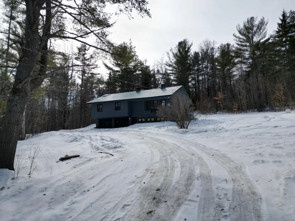 39 S Road Lee ME 04455