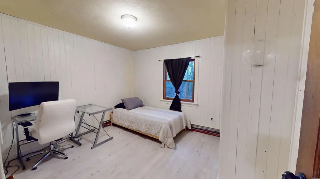 39 S Road Lee ME 04455