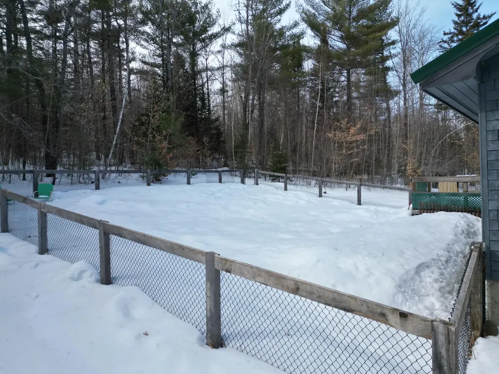39 S Road Lee ME 04455