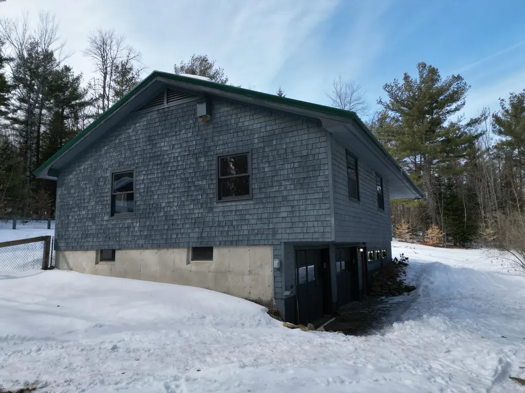 39 S Road Lee ME 04455