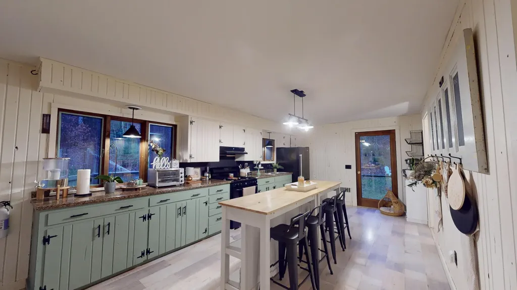 39 S Road Lee ME 04455