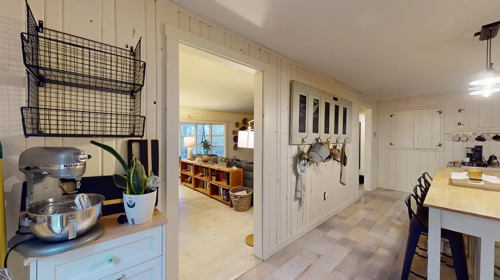 39 S Road Lee ME 04455