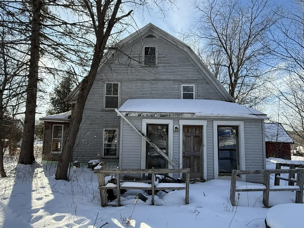 9 Daggett Street Milo ME 04463