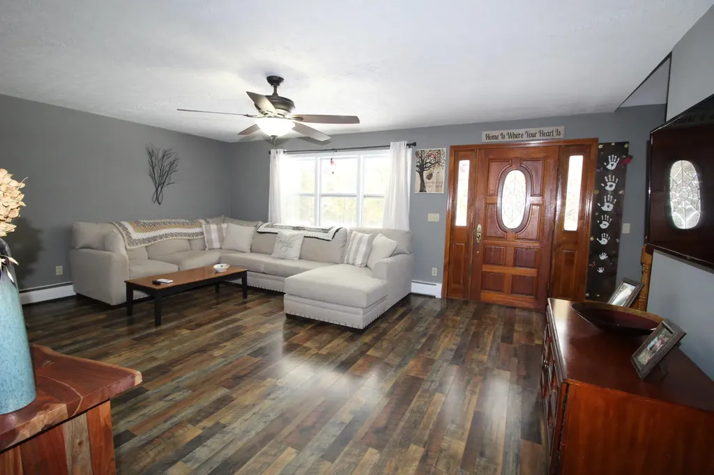 8 Hammond Lane Searsport ME 04974