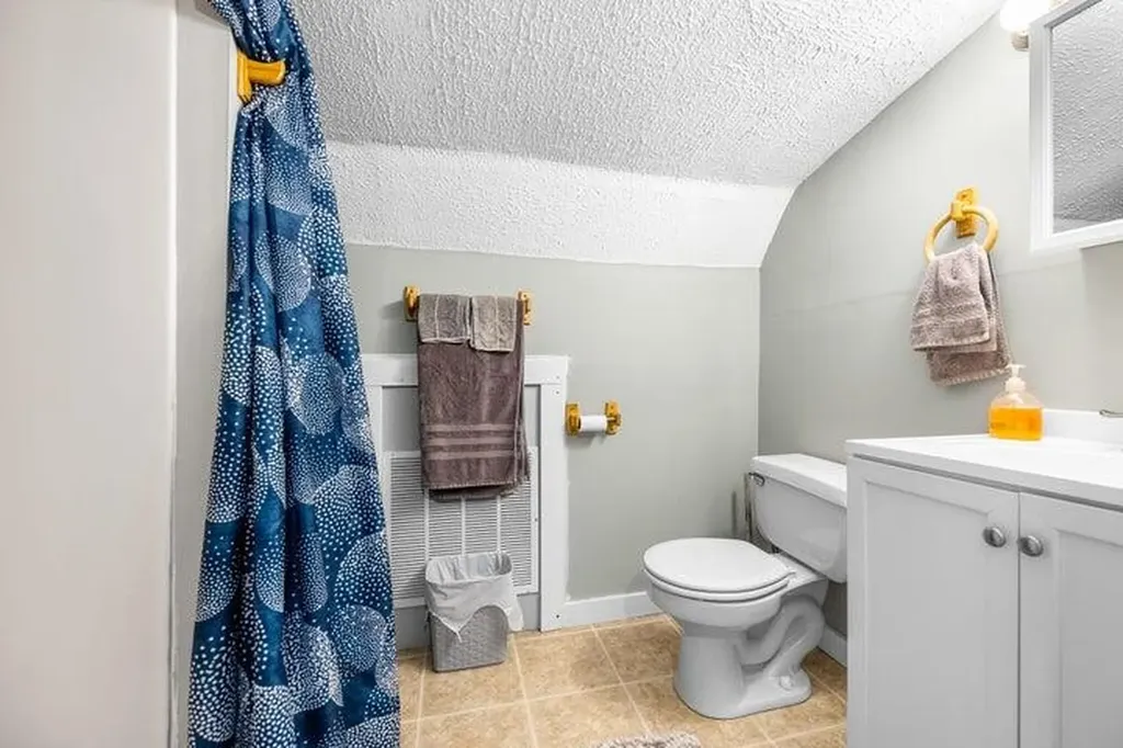 8 Hammond Lane Searsport ME 04974