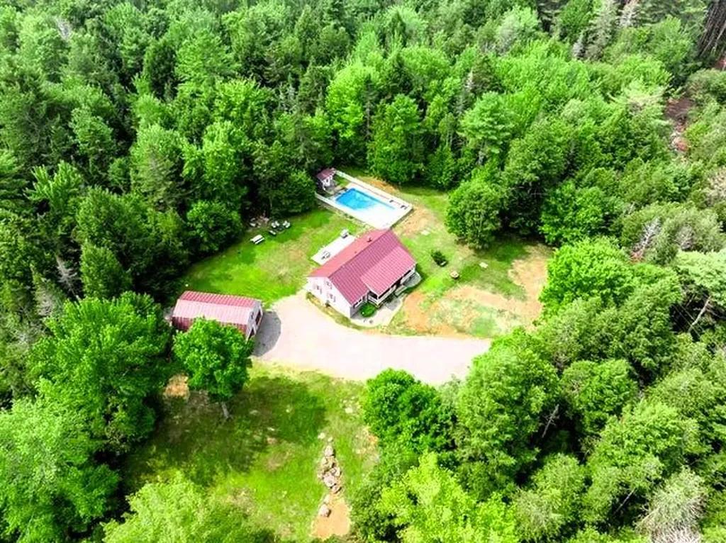 8 Hammond Lane Searsport ME 04974