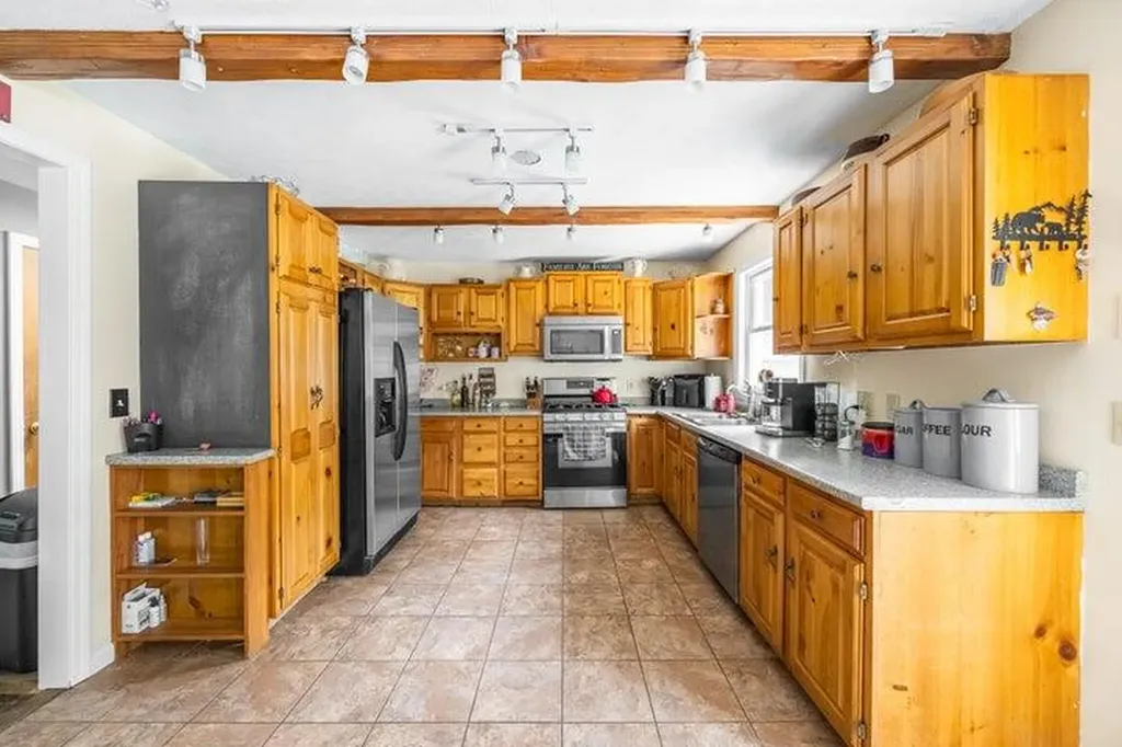 8 Hammond Lane Searsport ME 04974