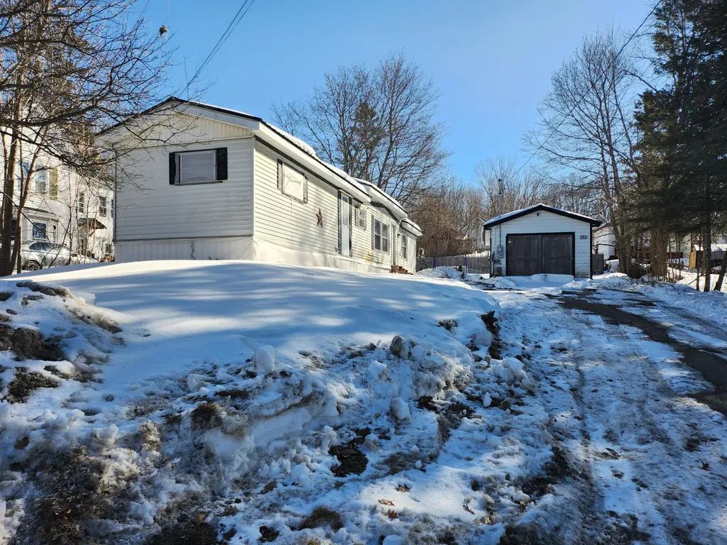 173 Church Dexter ME 04930