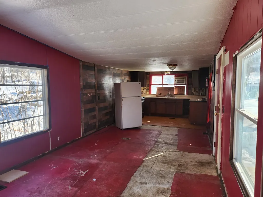 173 Church Dexter ME 04930