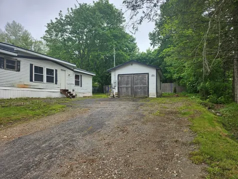 173 Church Dexter ME 04930