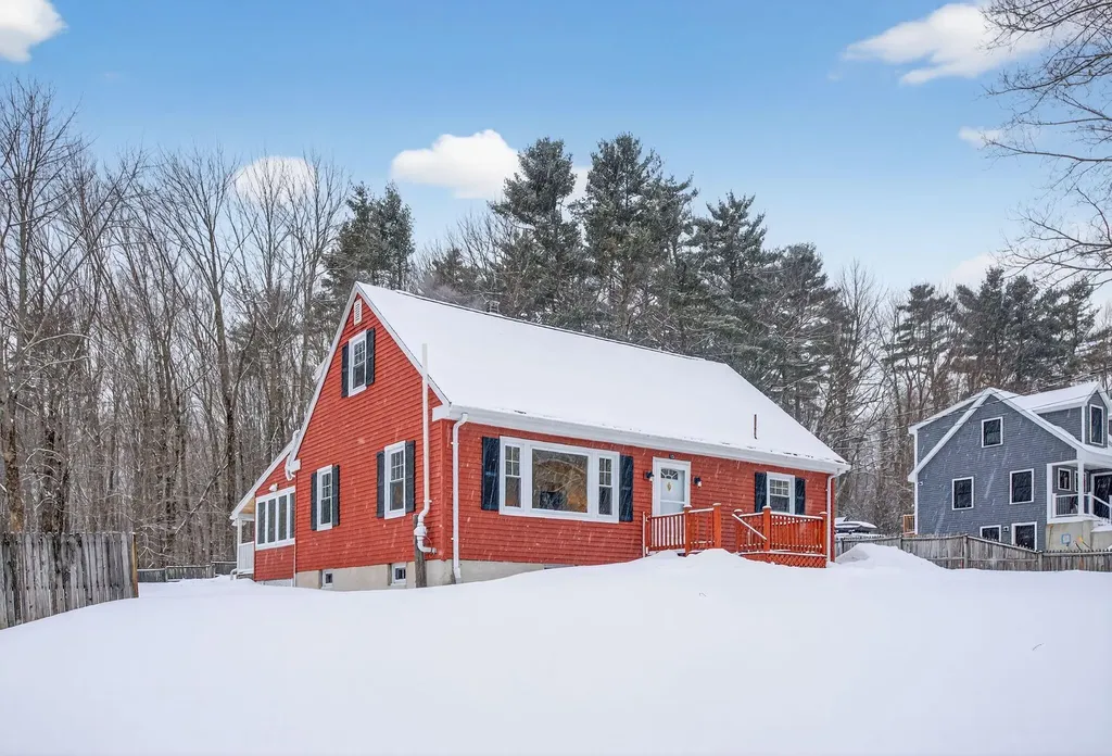 15 Hamlin Road Falmouth ME 04105