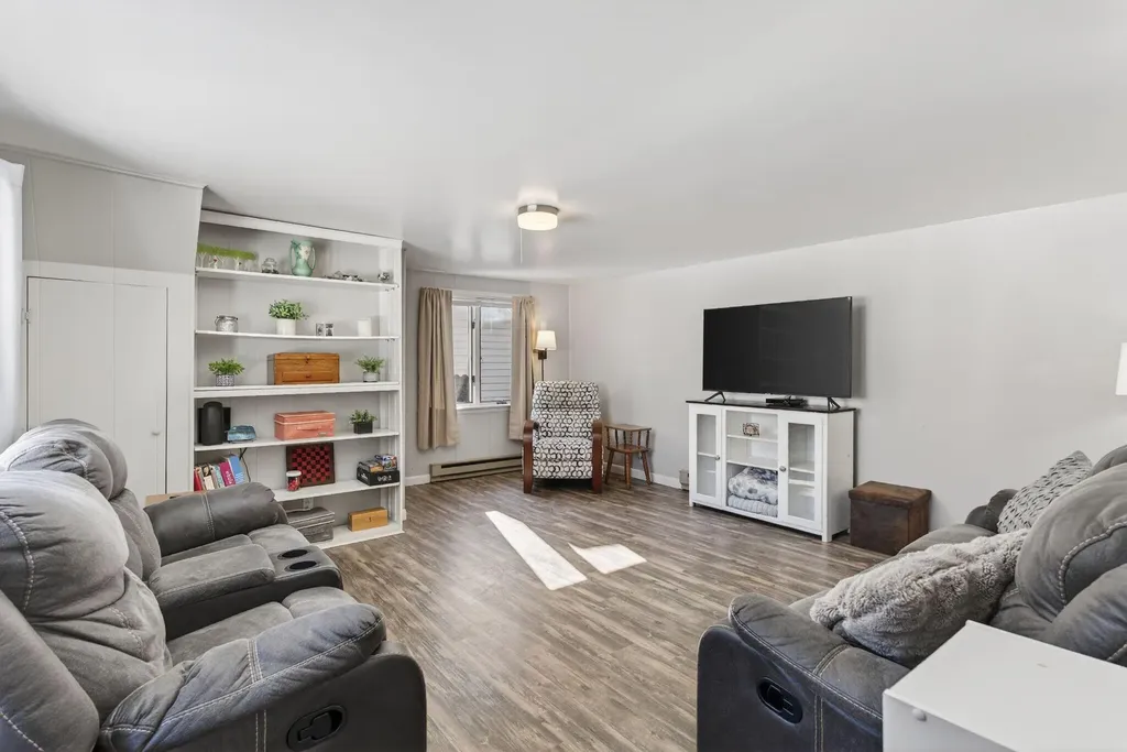 85-87 Taywood Road Auburn ME 04210