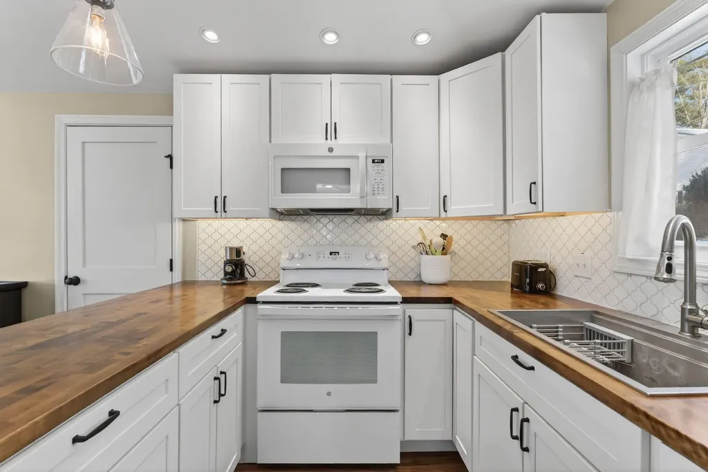 85-87 Taywood Road Auburn ME 04210