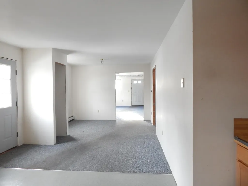 19 Park Street Paris ME 04281