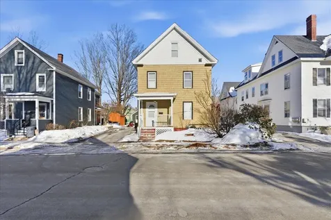 9 Winter Street Auburn ME 04210