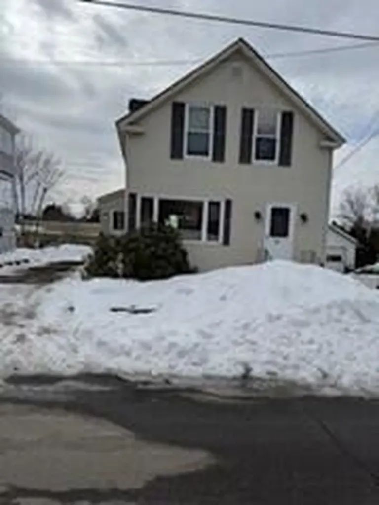 17 1st Street Lewiston ME 04240
