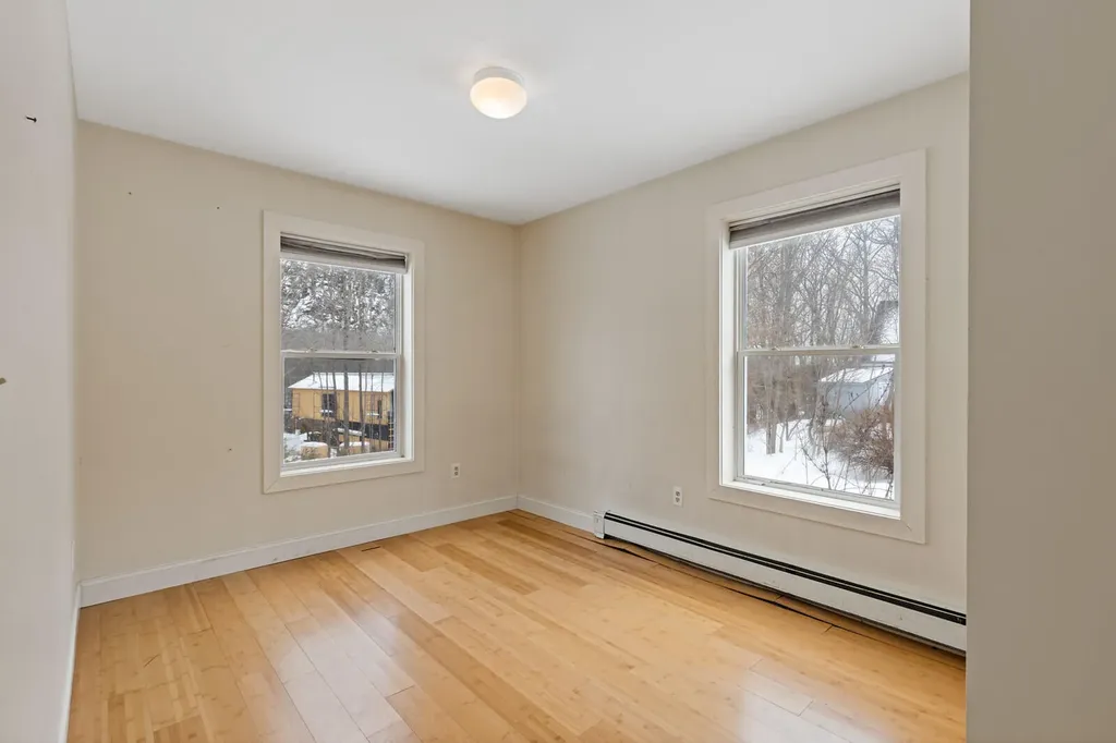 16 Madison Way Camden ME 04843
