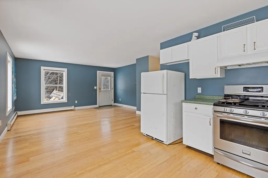 16 Madison Way Camden ME 04843